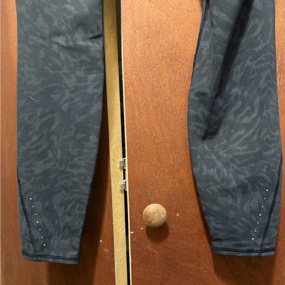 Women's Athleta High-Rise Black Rainier Printed Tights - Picture 6 of 7